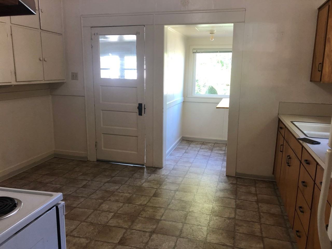 346 4th St - Photo 4 of 17