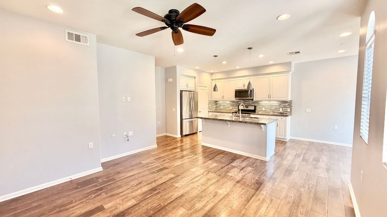 44025 Corriente Ct - Photo 5 of 46