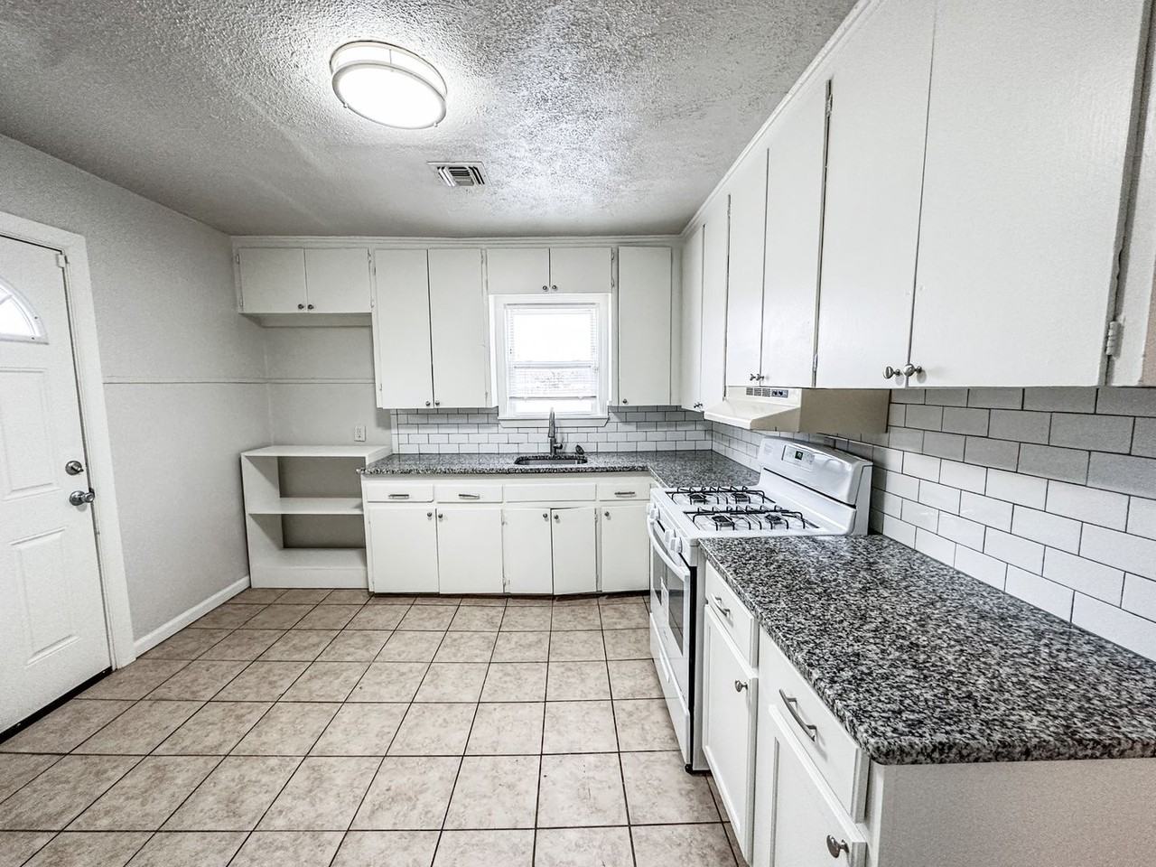 2528 W I 44 Service Rd - Photo 2 of 11