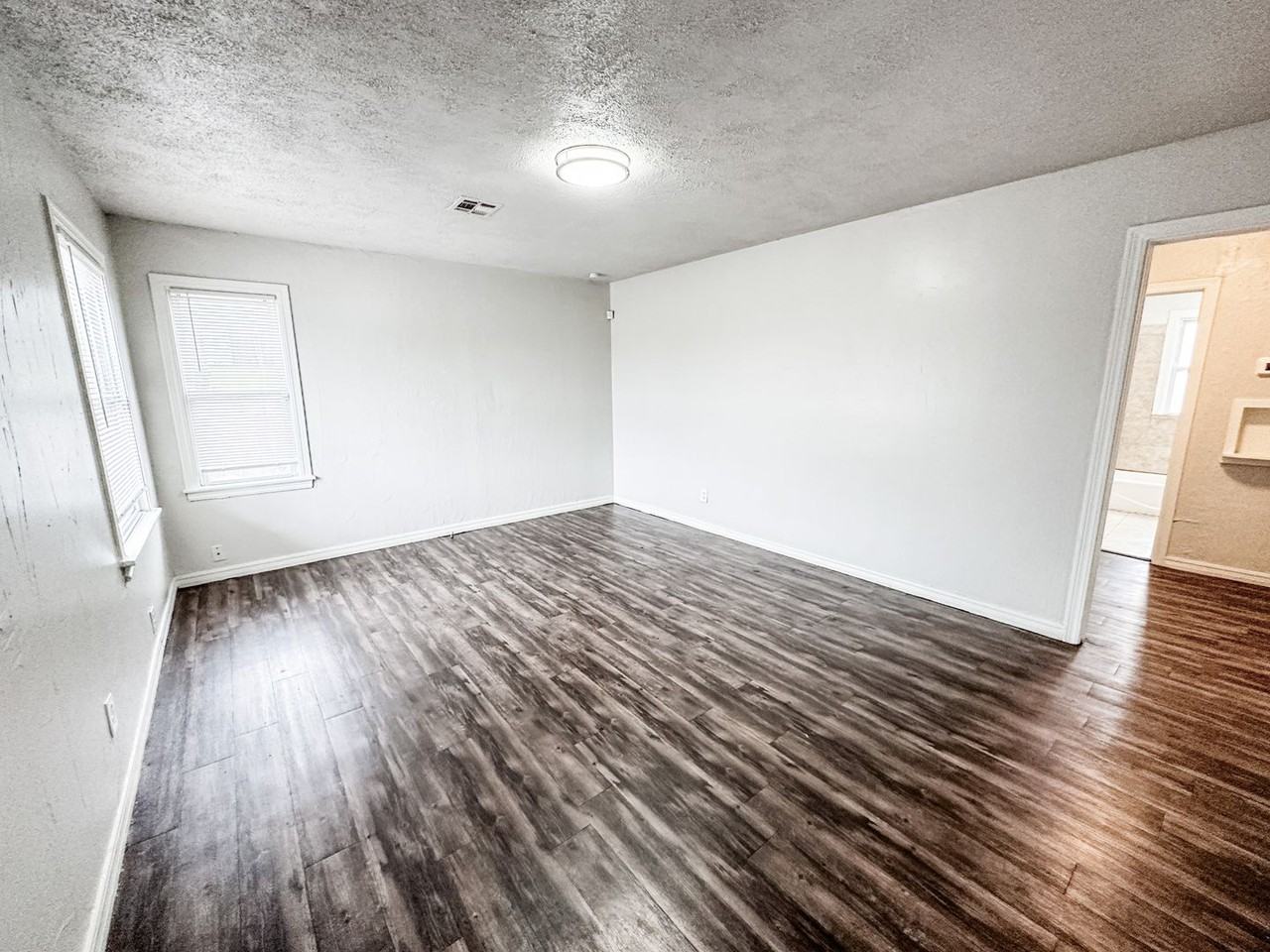 2528 W I 44 Service Rd - Photo 3 of 11