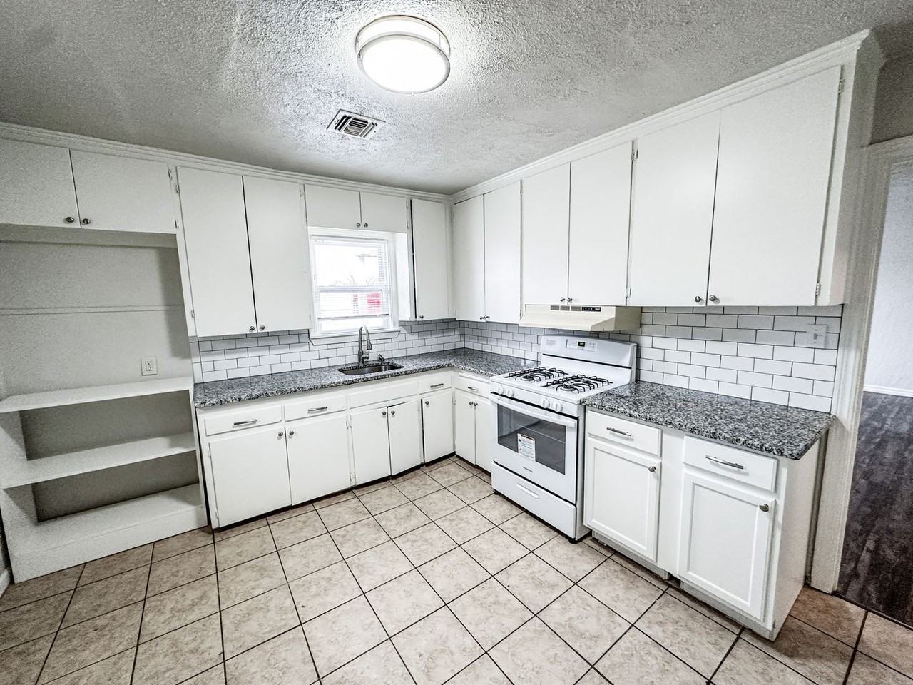 2528 W I 44 Service Rd - Photo 5 of 11