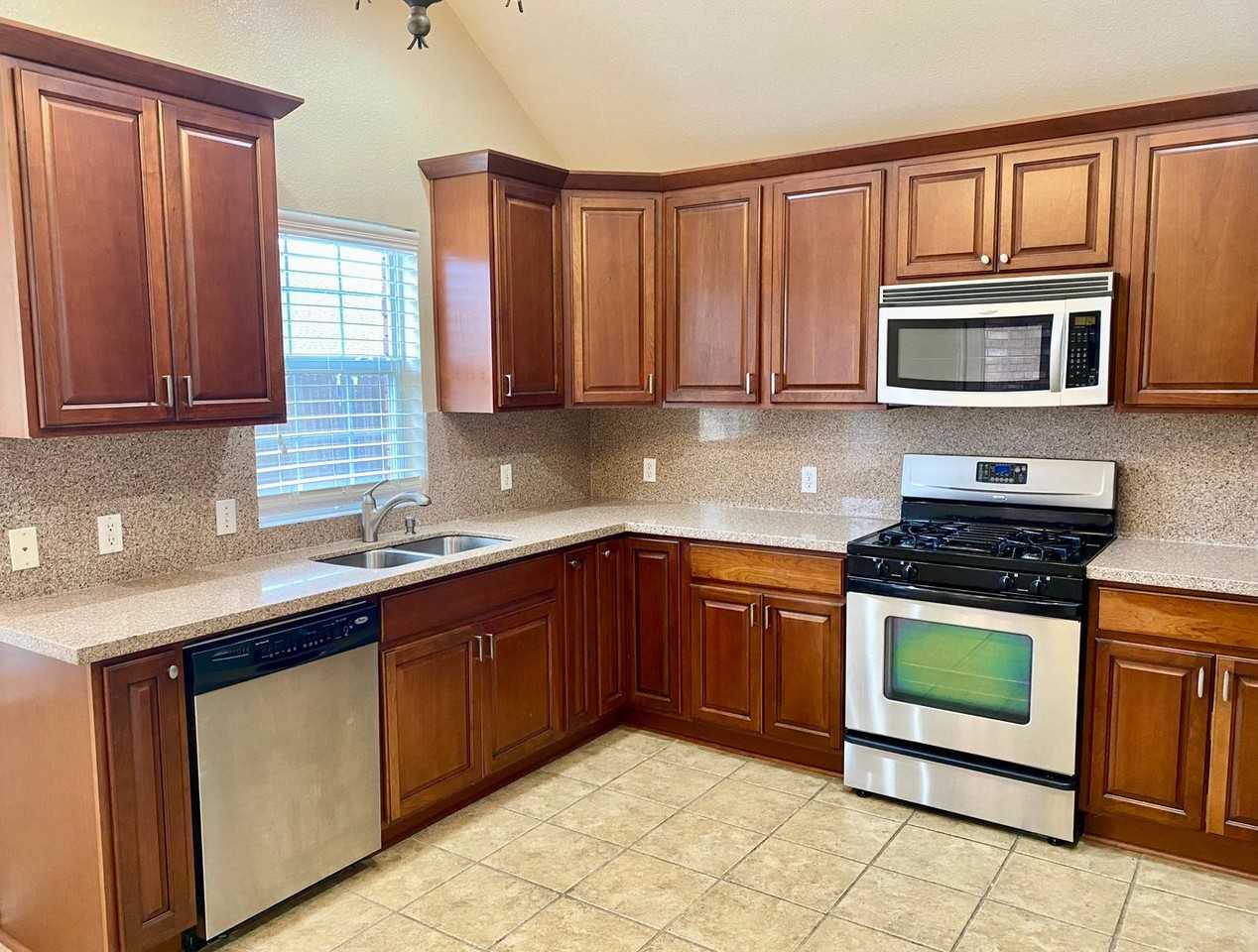 1100 Sw 129th St - Photo 4 of 17