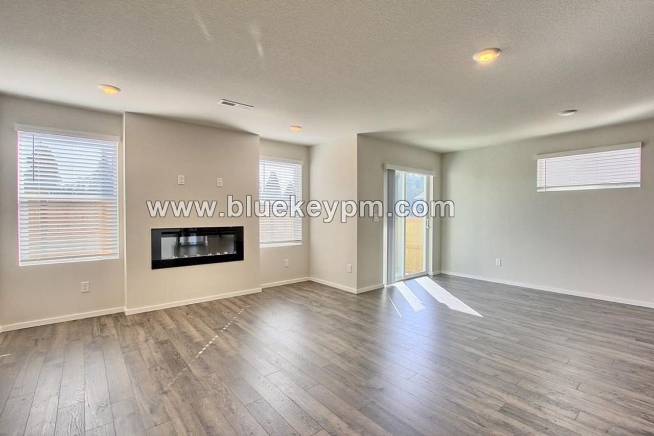 208 N 28th Pl - Photo 4 of 16