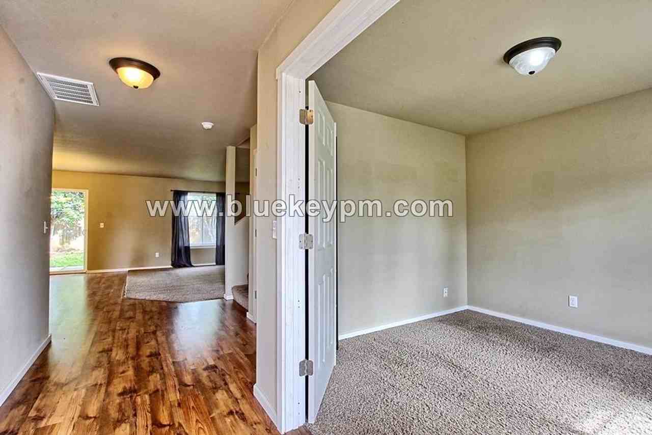 10920 Ne 113th St - Photo 2 of 23