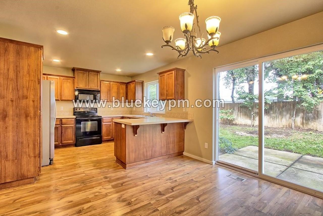 10920 Ne 113th St - Photo 7 of 23