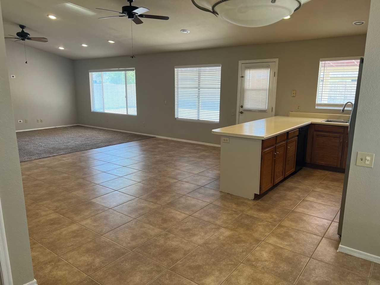 4819 W Butler Dr - Photo 4 of 12