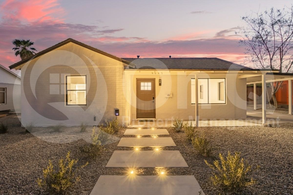 9042 N 3rd Ave - Photo 3 of 36