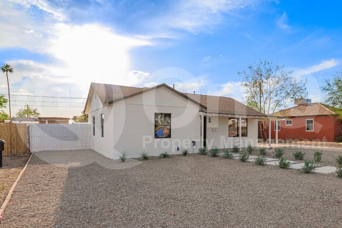 9042 N 3rd Ave - Photo 4 of 36