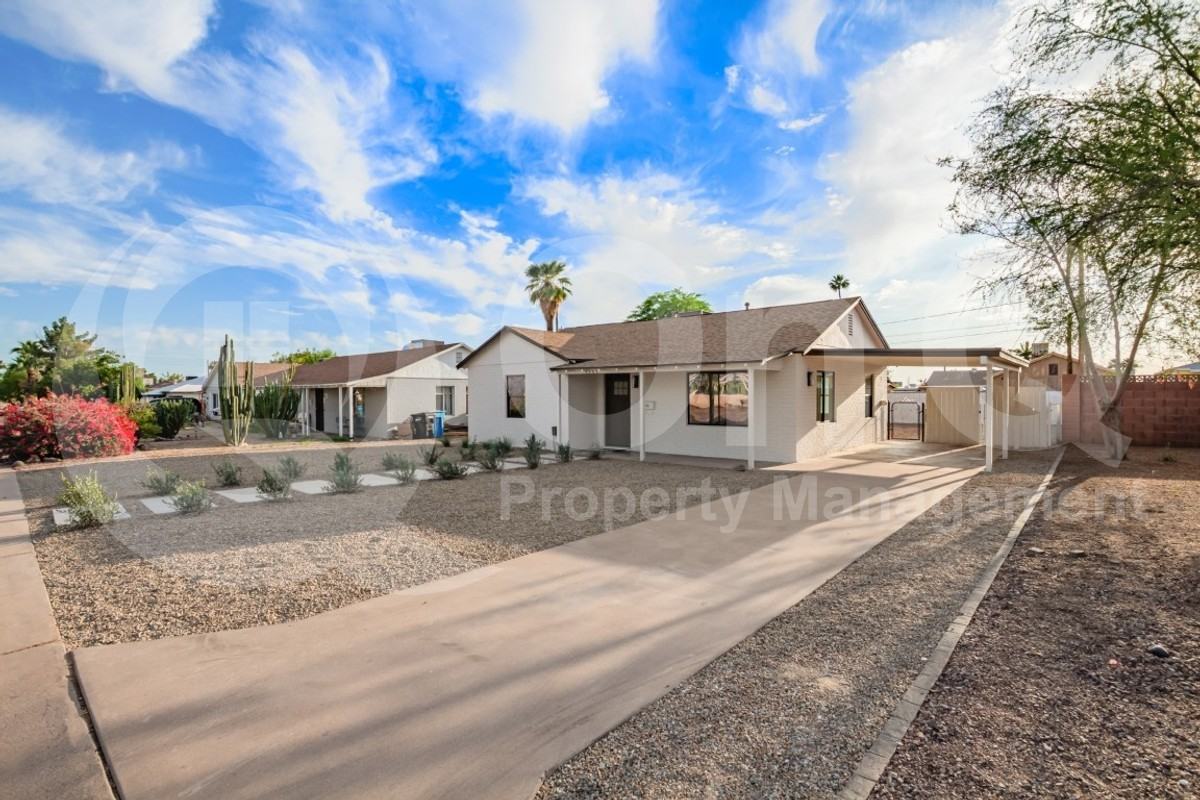 9042 N 3rd Ave - Photo 7 of 36