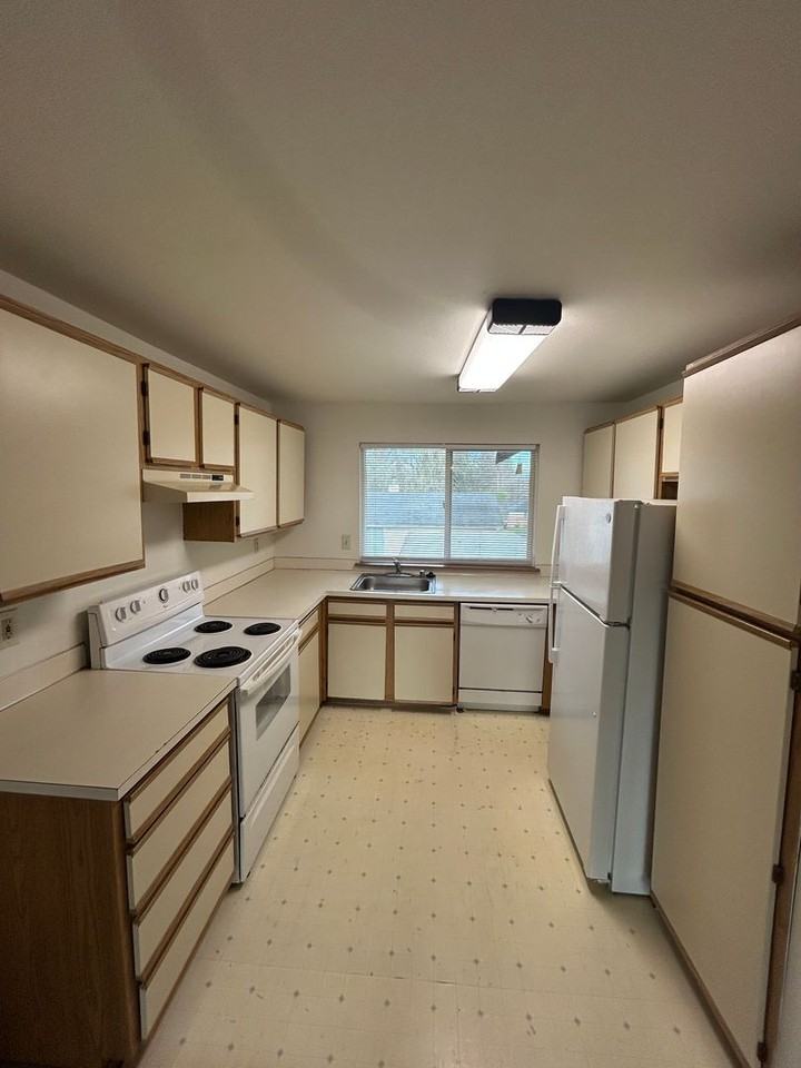 1002 10th St Ne #8 - Photo 4 of 16