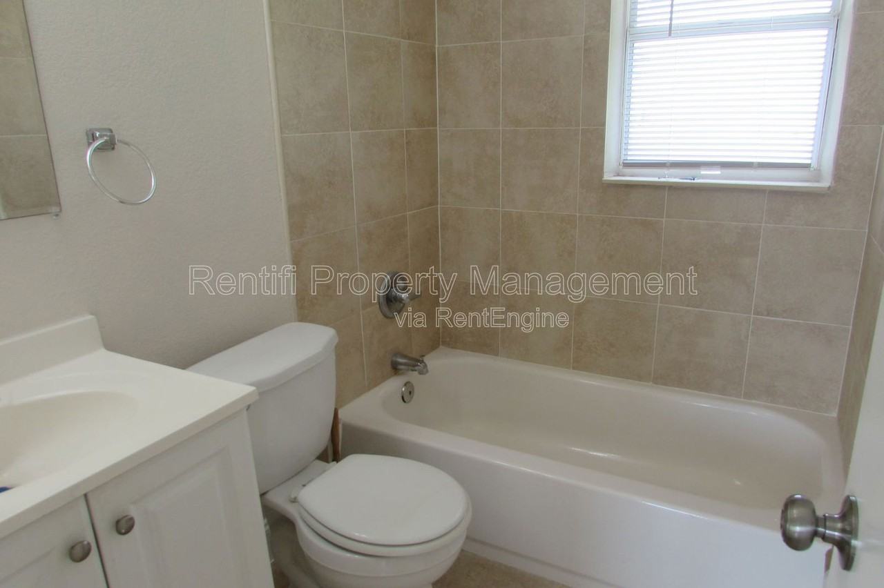 23023 Gulfcoast Ave - Photo 7 of 27