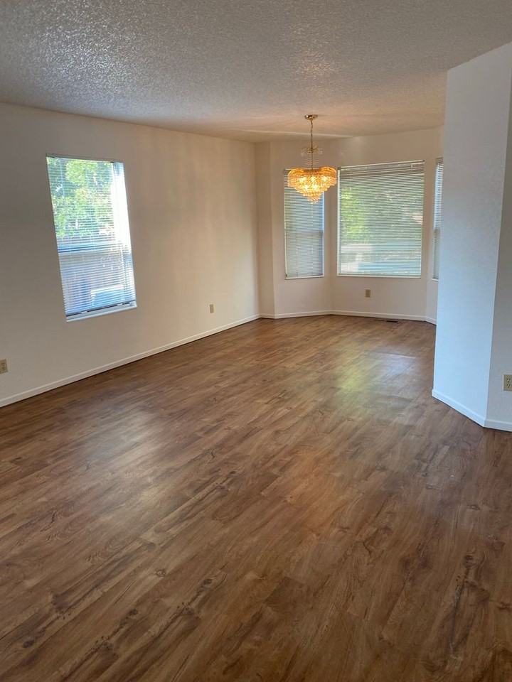 1543 Satellite Dr - Photo 3 of 17