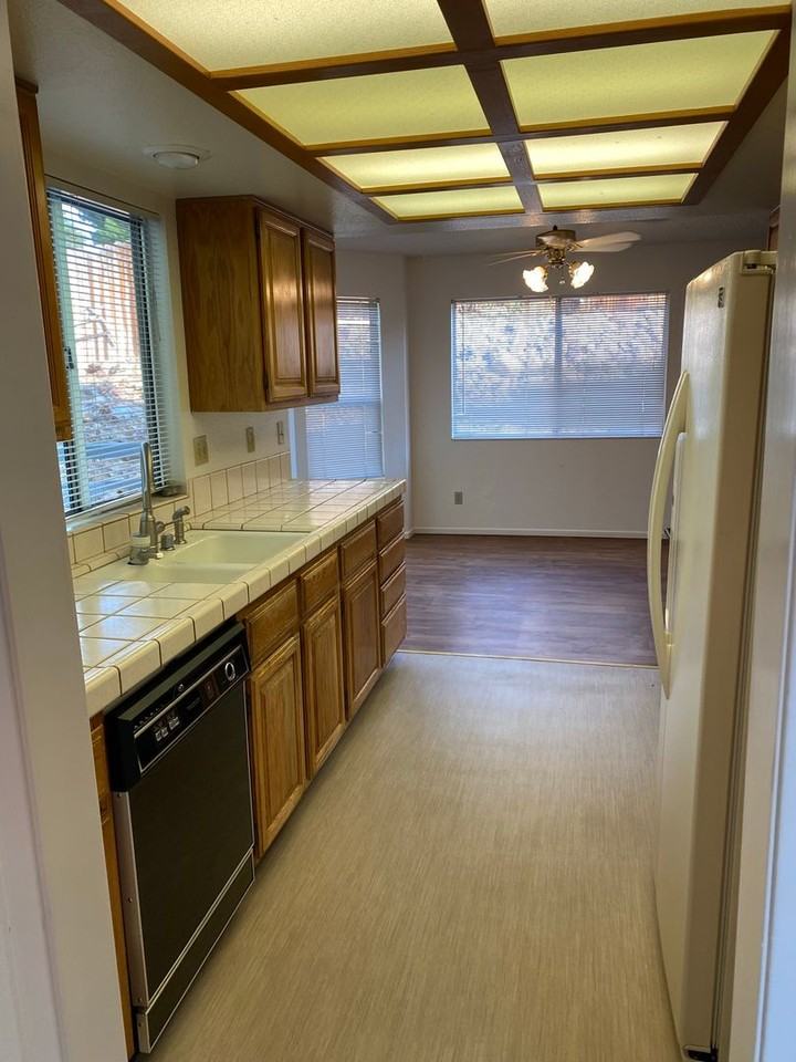 1543 Satellite Dr - Photo 4 of 17