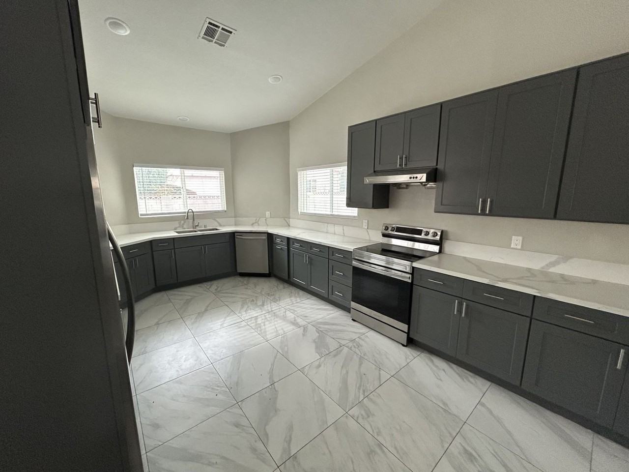 5965 Desert Oasis Cir - Photo 4 of 32