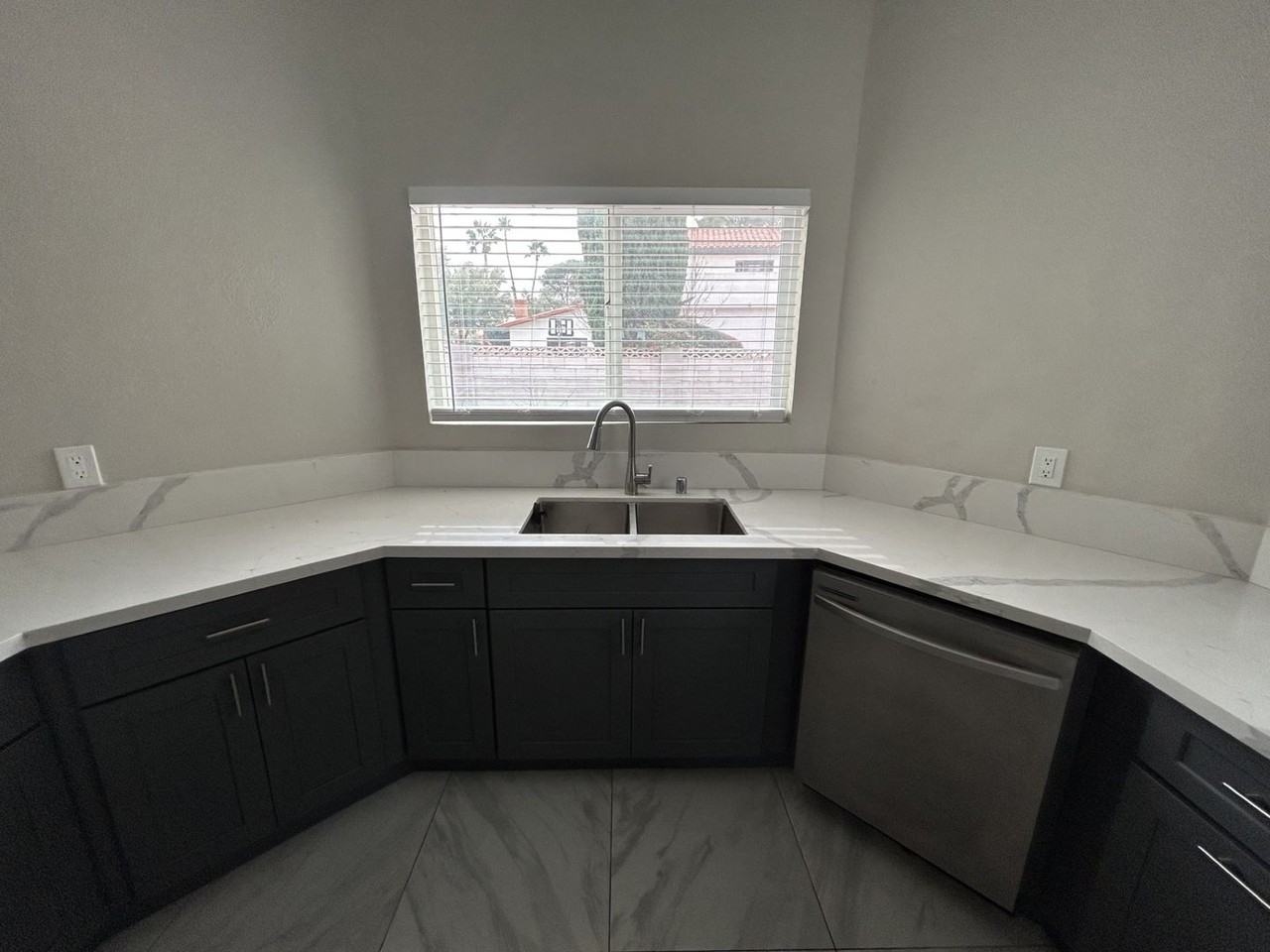 5965 Desert Oasis Cir - Photo 5 of 32