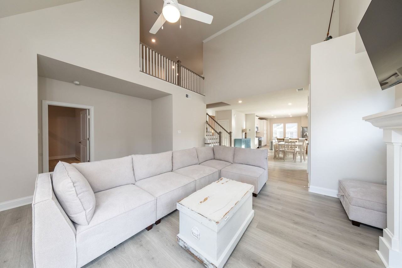 1224 Treviso Bay - Photo 3 of 16