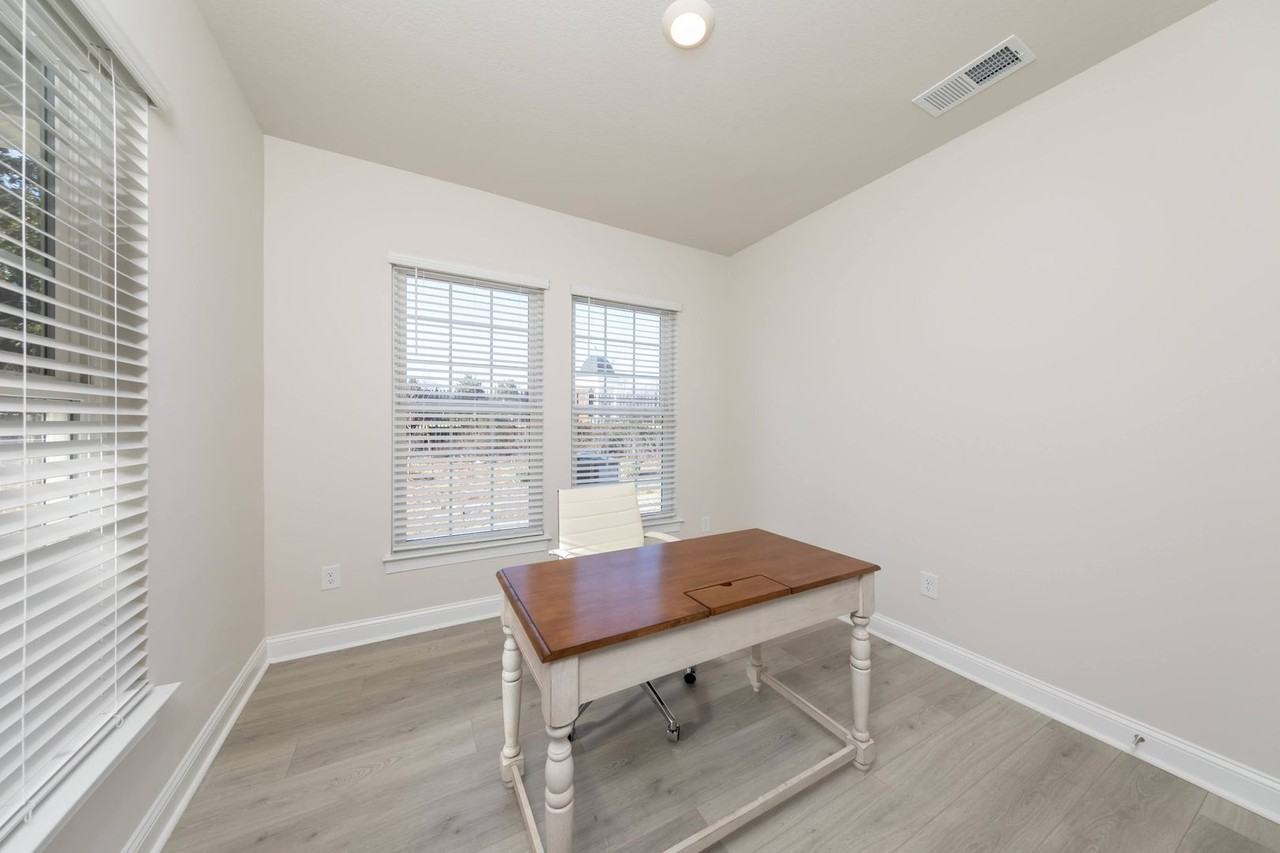 1224 Treviso Bay - Photo 4 of 16