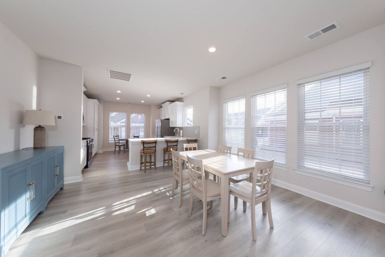 1224 Treviso Bay - Photo 5 of 16