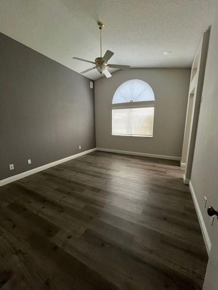 8621 Willow Spring Ct - Photo 4 of 11