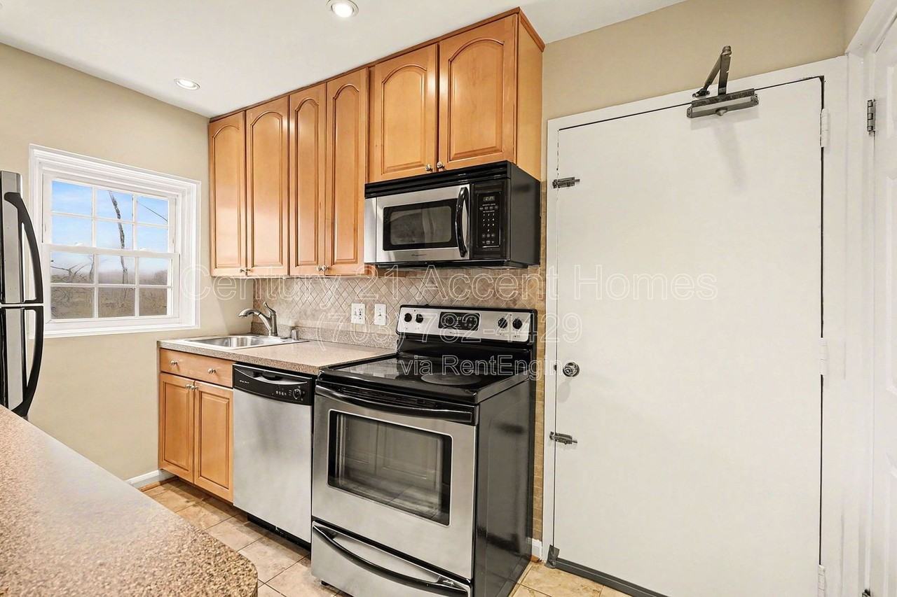 3342 S Wakefield St #B - Photo 6 of 30