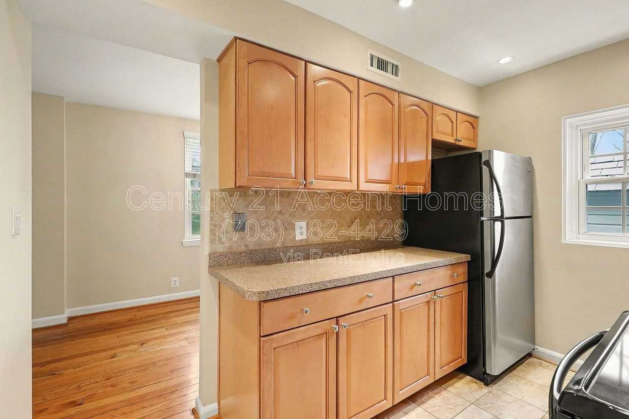 3342 S Wakefield St #B - Photo 7 of 30