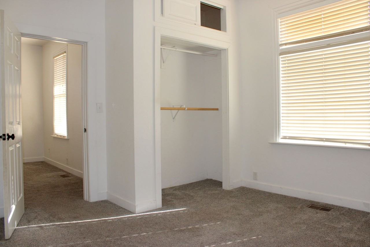 489 E Center St - Photo 6 of 29