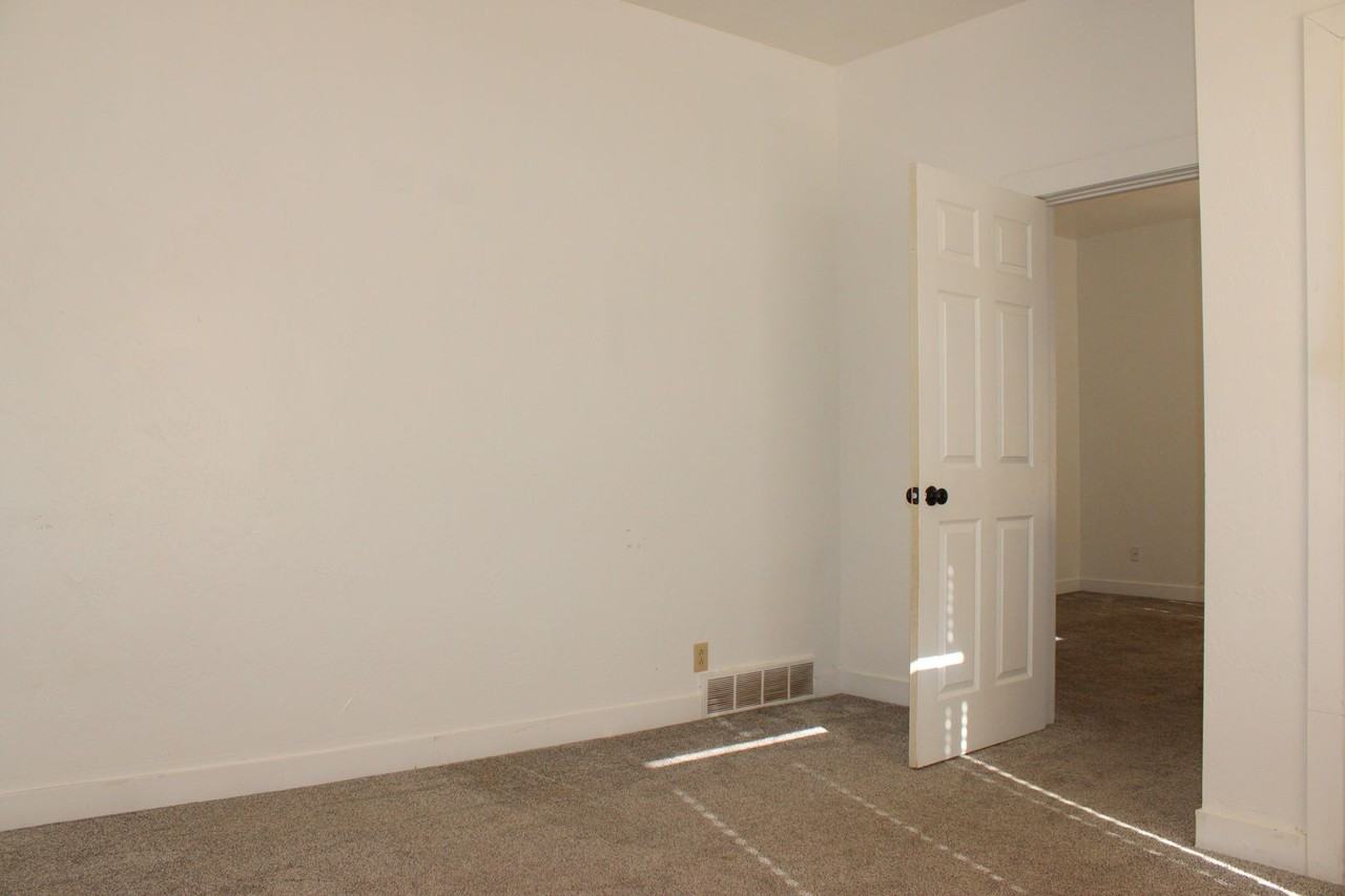 489 E Center St - Photo 7 of 29