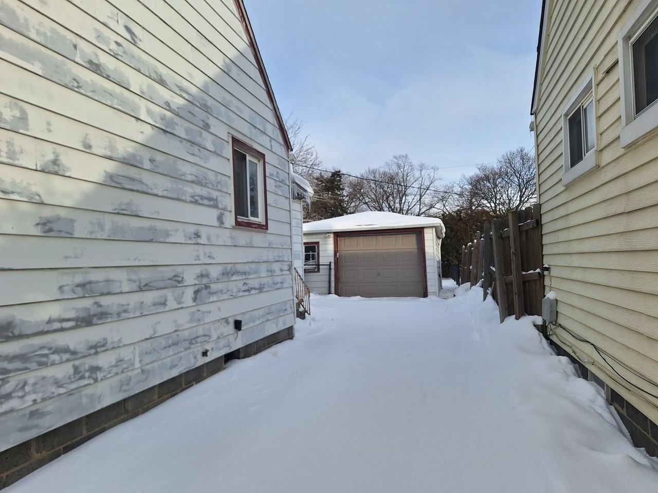 24568 Bolam Ave - Photo 2 of 22