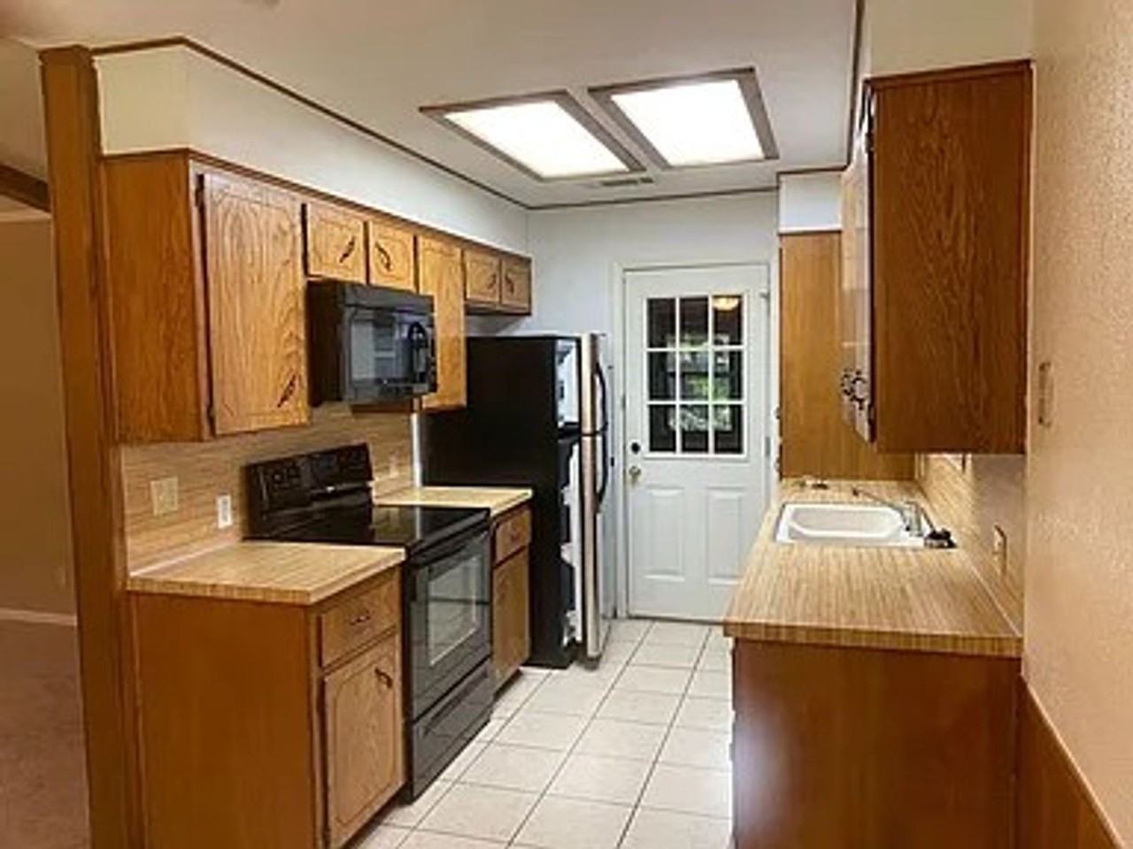 1514 Arkansas Ave - Photo 4 of 9