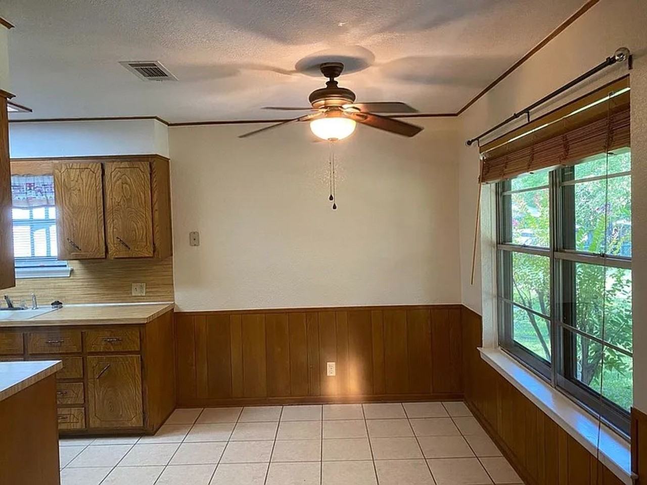 1514 Arkansas Ave - Photo 5 of 9