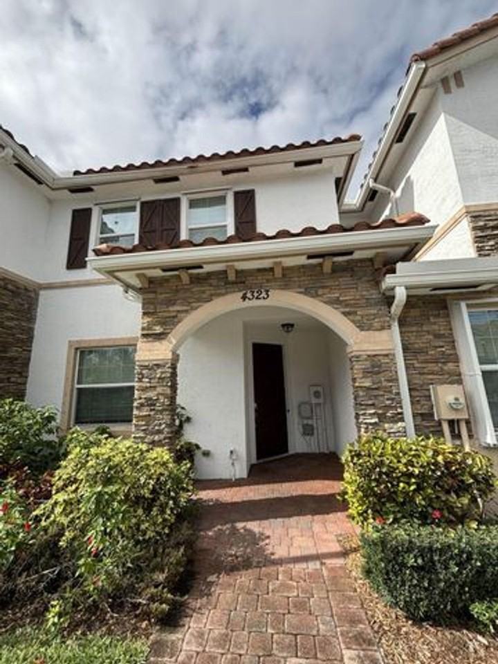 4323 Braxton Ave - Photo 4 of 11