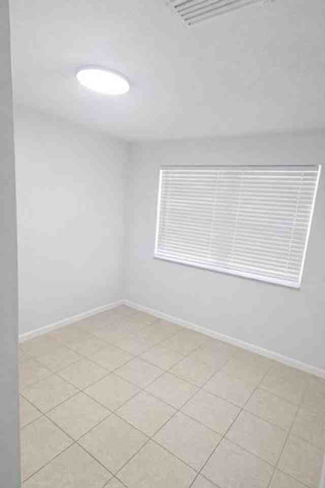 1626 43rd St - Photo 7 of 10