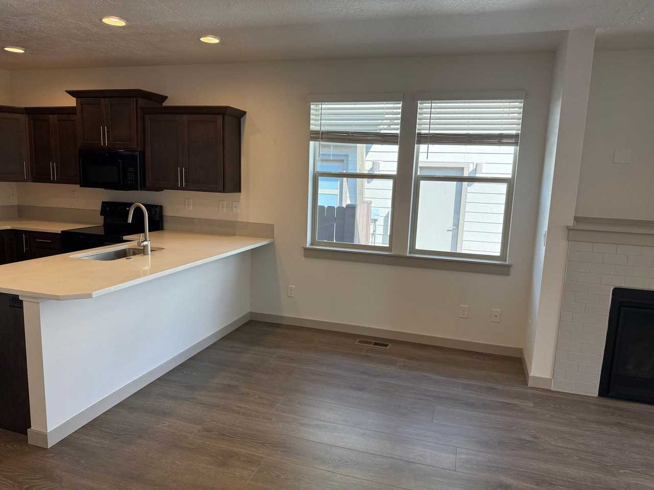 75 Ne Cessna Dr #1 - Photo 5 of 18