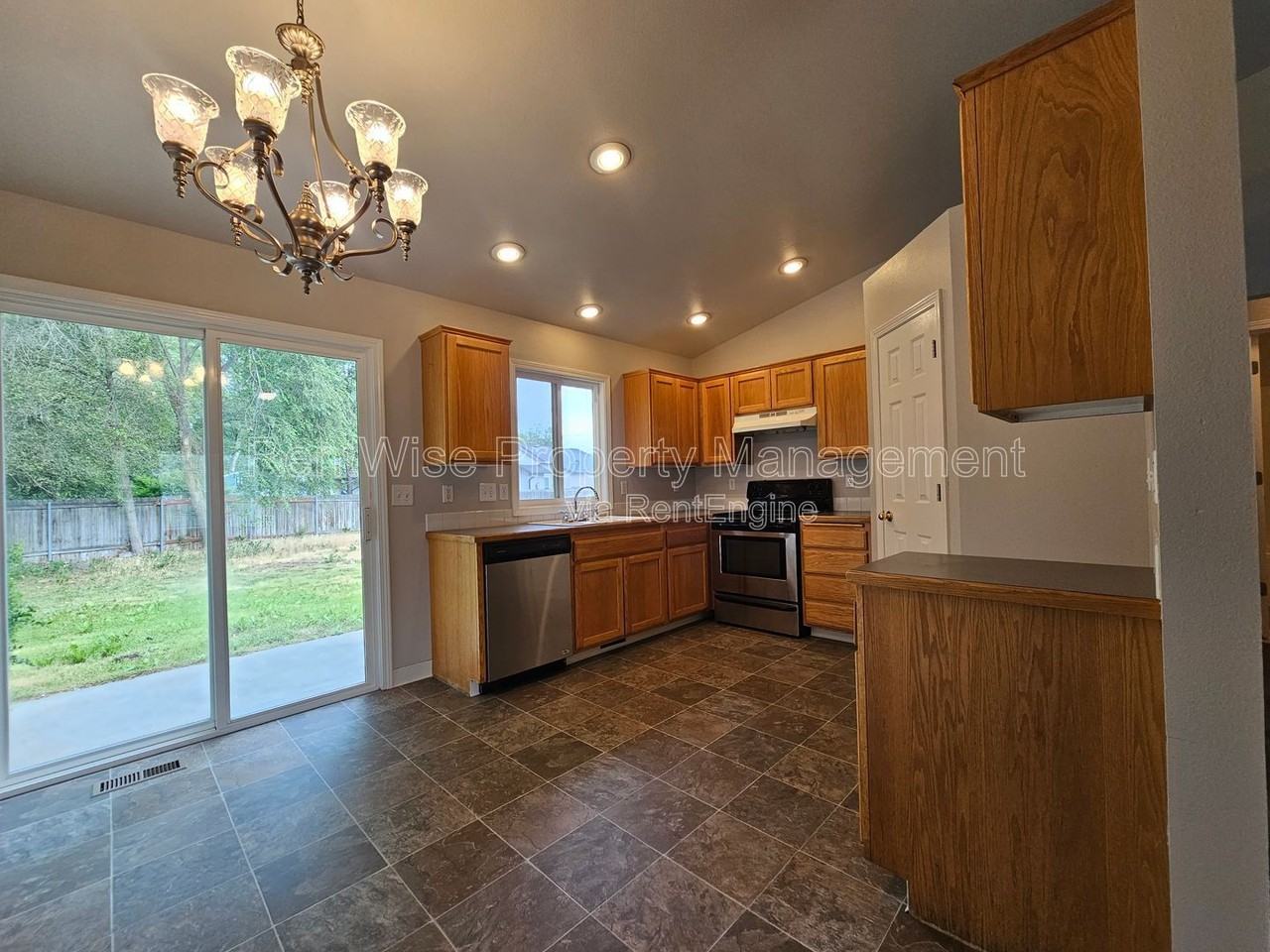 642 Togstad Ct - Photo 5 of 18