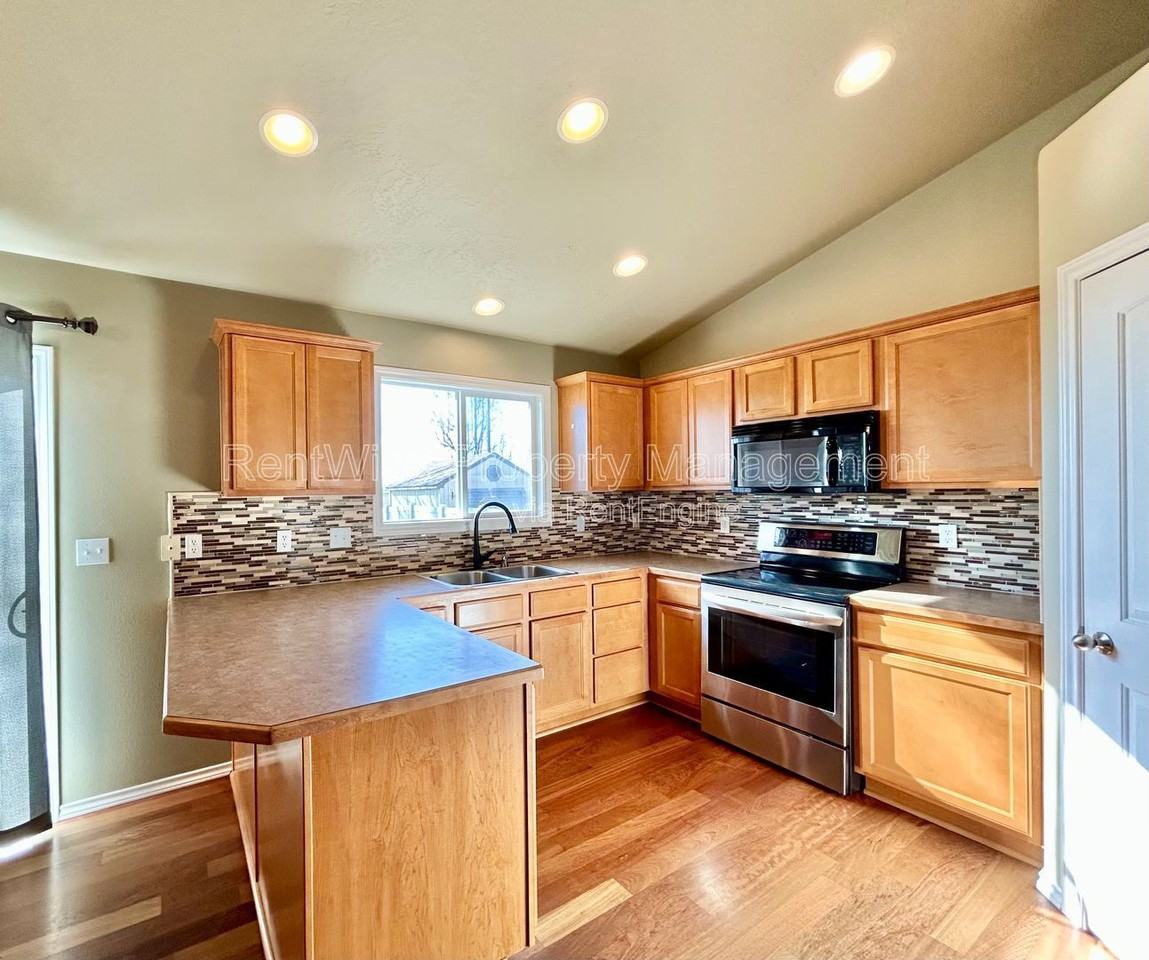 10829 Cloudless St - Photo 6 of 26