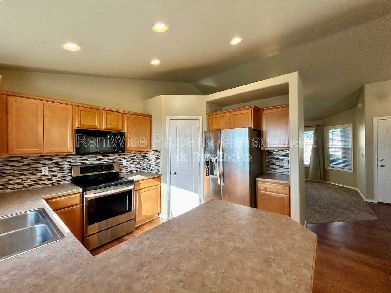 10829 Cloudless St - Photo 7 of 26