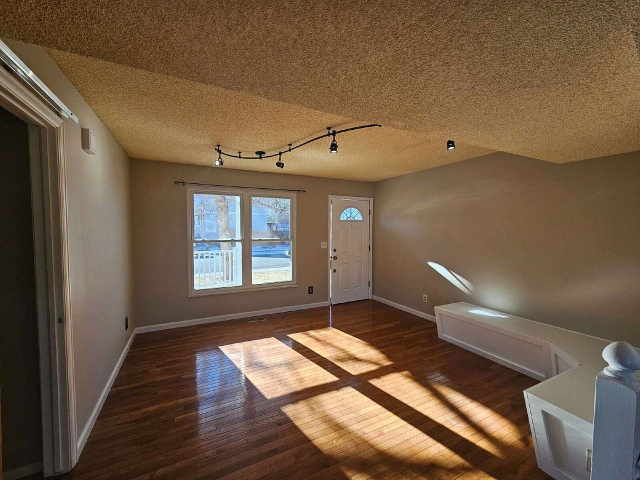 150 N Carlton St - Photo 4 of 19