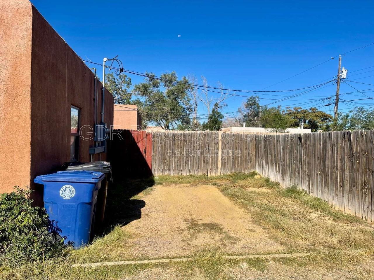 3531 Ross Ave Se - Photo 3 of 19