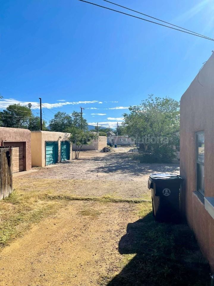 3531 Ross Ave Se - Photo 6 of 19