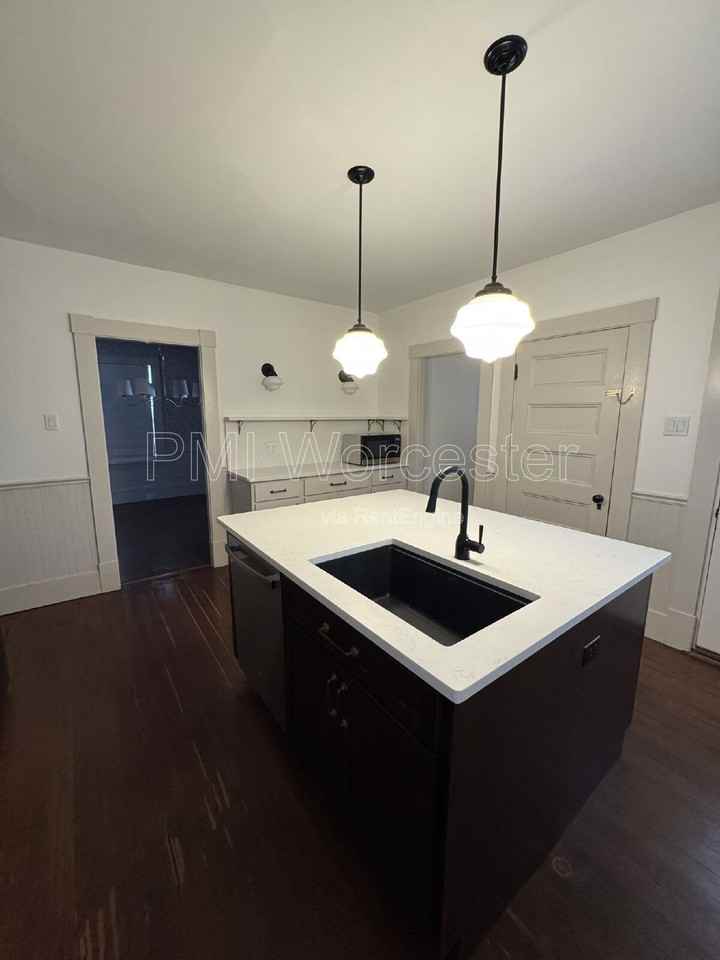 161 Lincoln St - Photo 4 of 26