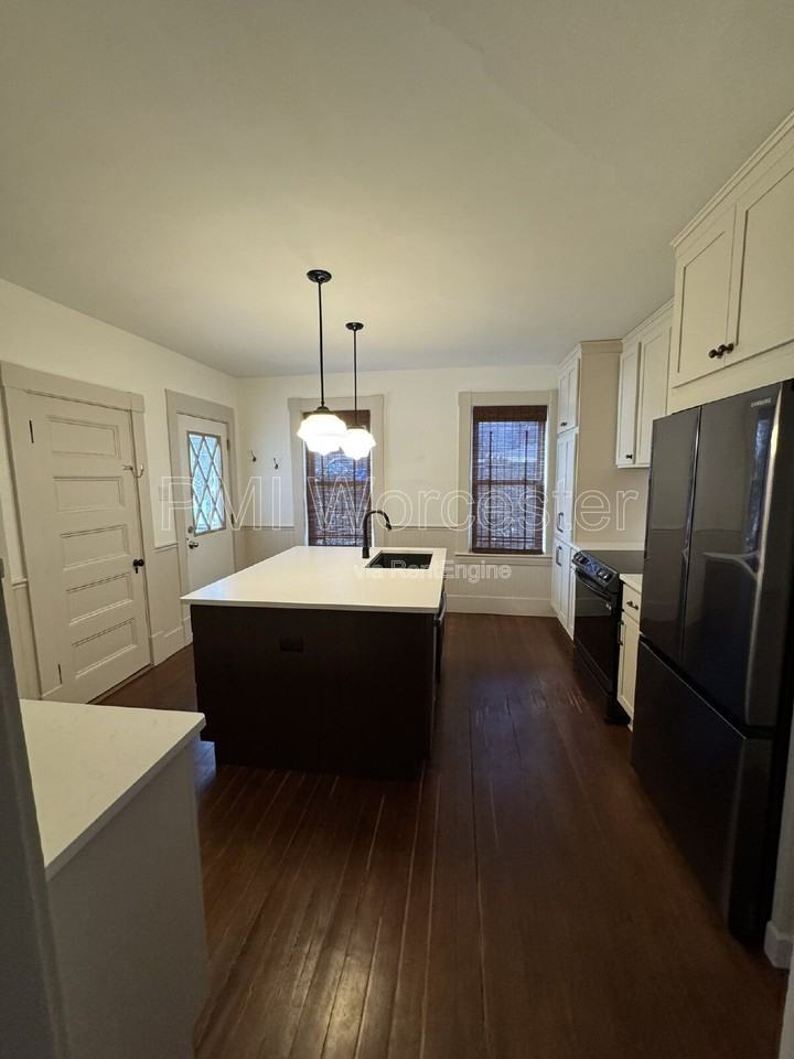 161 Lincoln St - Photo 5 of 26