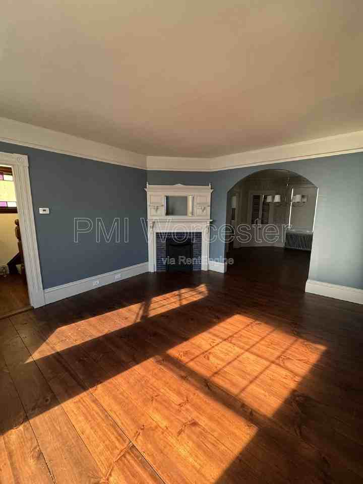 161 Lincoln St - Photo 7 of 26