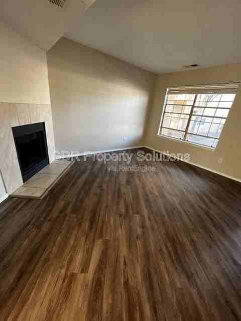 700 Fruit Ave Nw #D - Photo 4 of 13