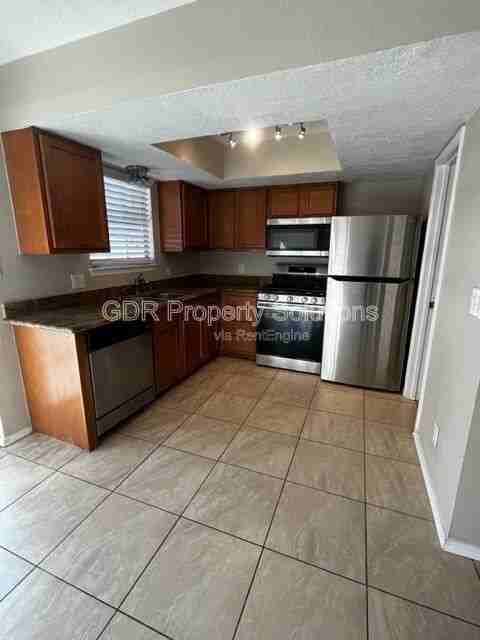 700 Fruit Ave Nw #D - Photo 5 of 13