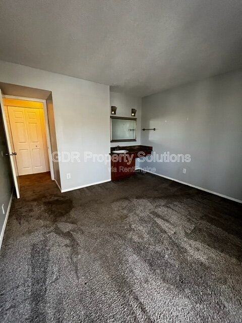 700 Fruit Ave Nw #D - Photo 6 of 13