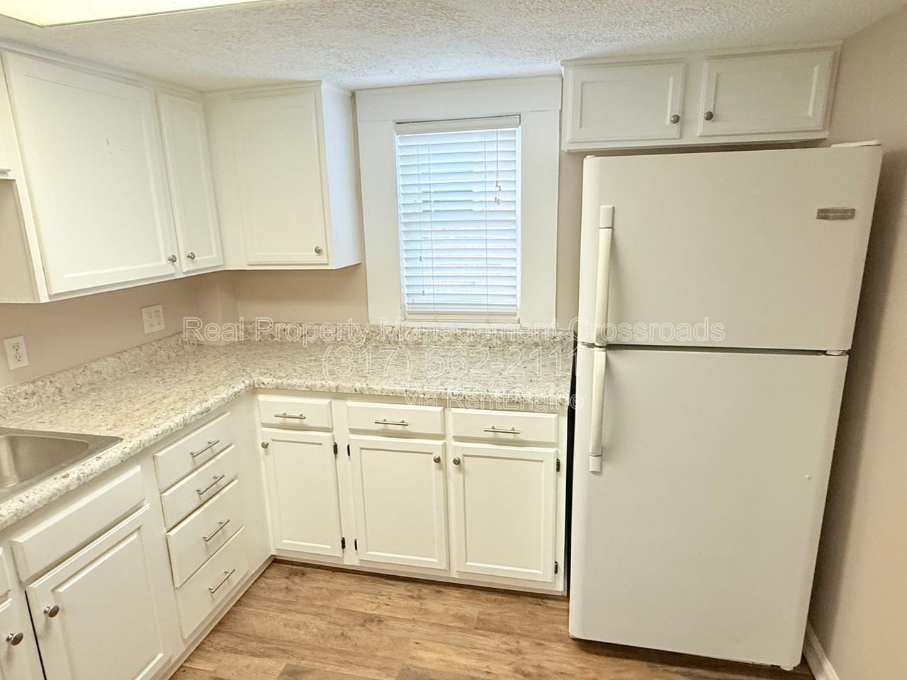 337 S Green St - Photo 4 of 25