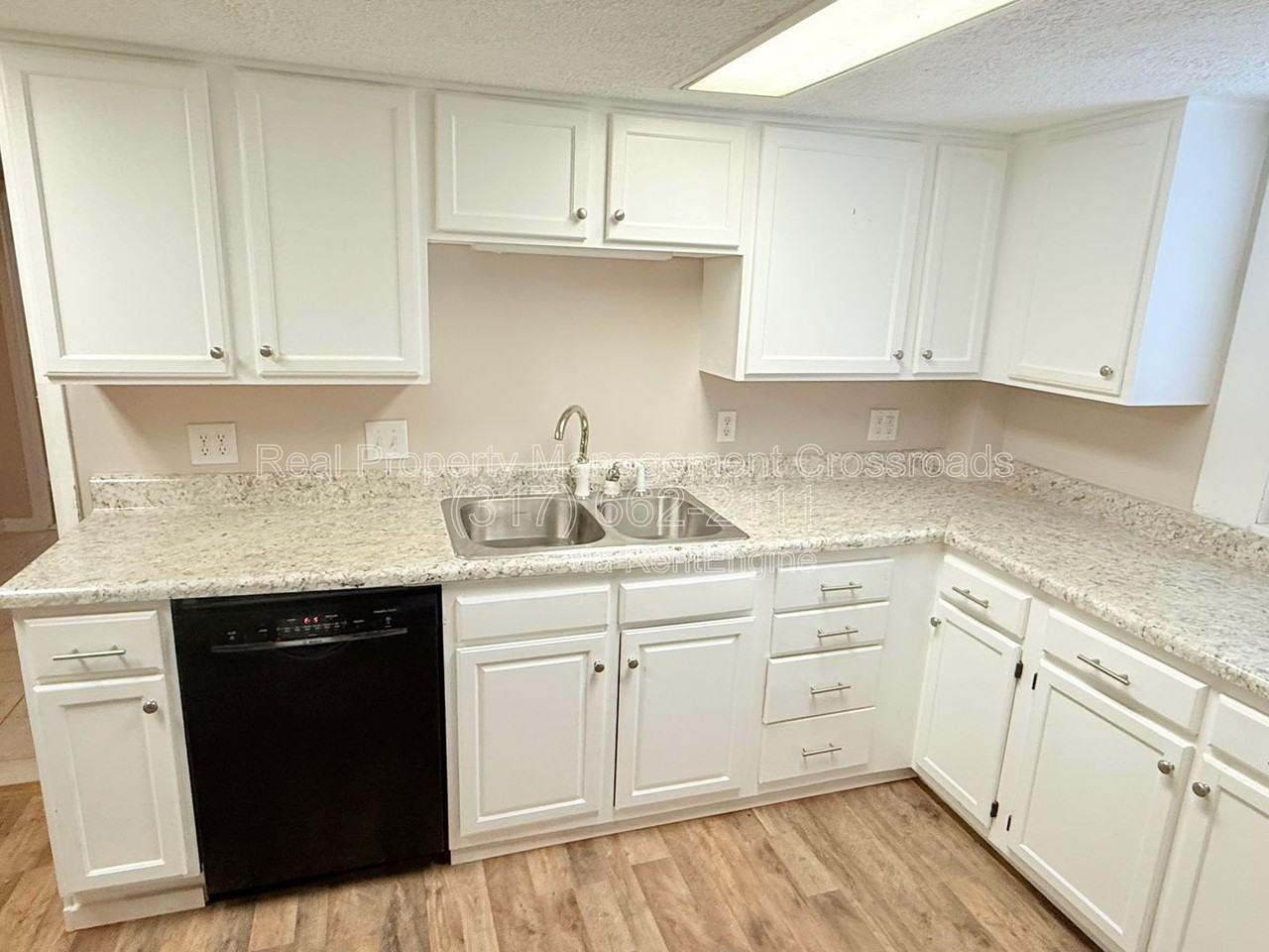 337 S Green St - Photo 5 of 25