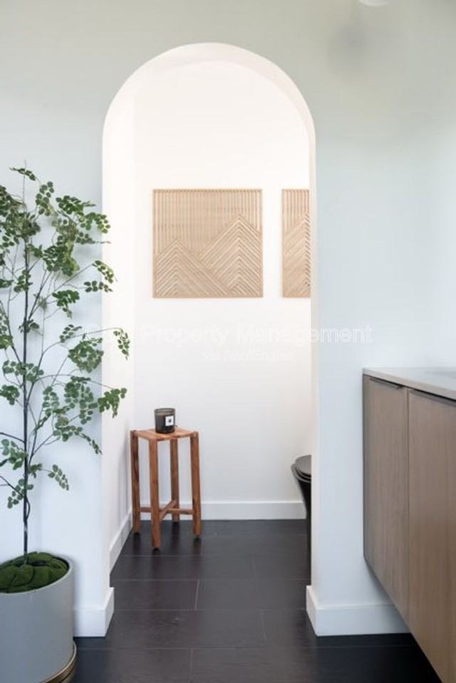 5234 S Chariton Ave - Photo 3 of 40