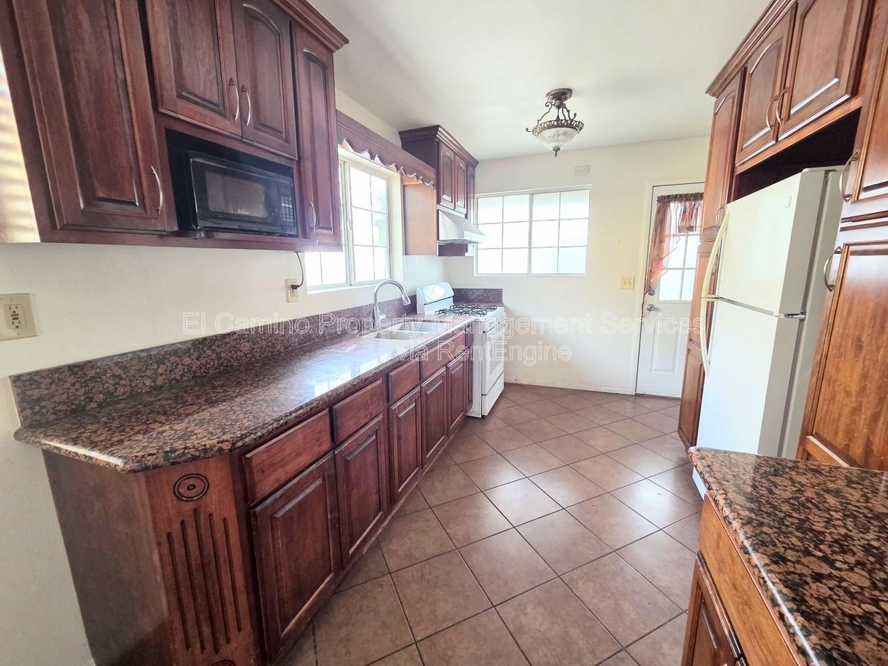 734 Williamson Ave - Photo 3 of 31