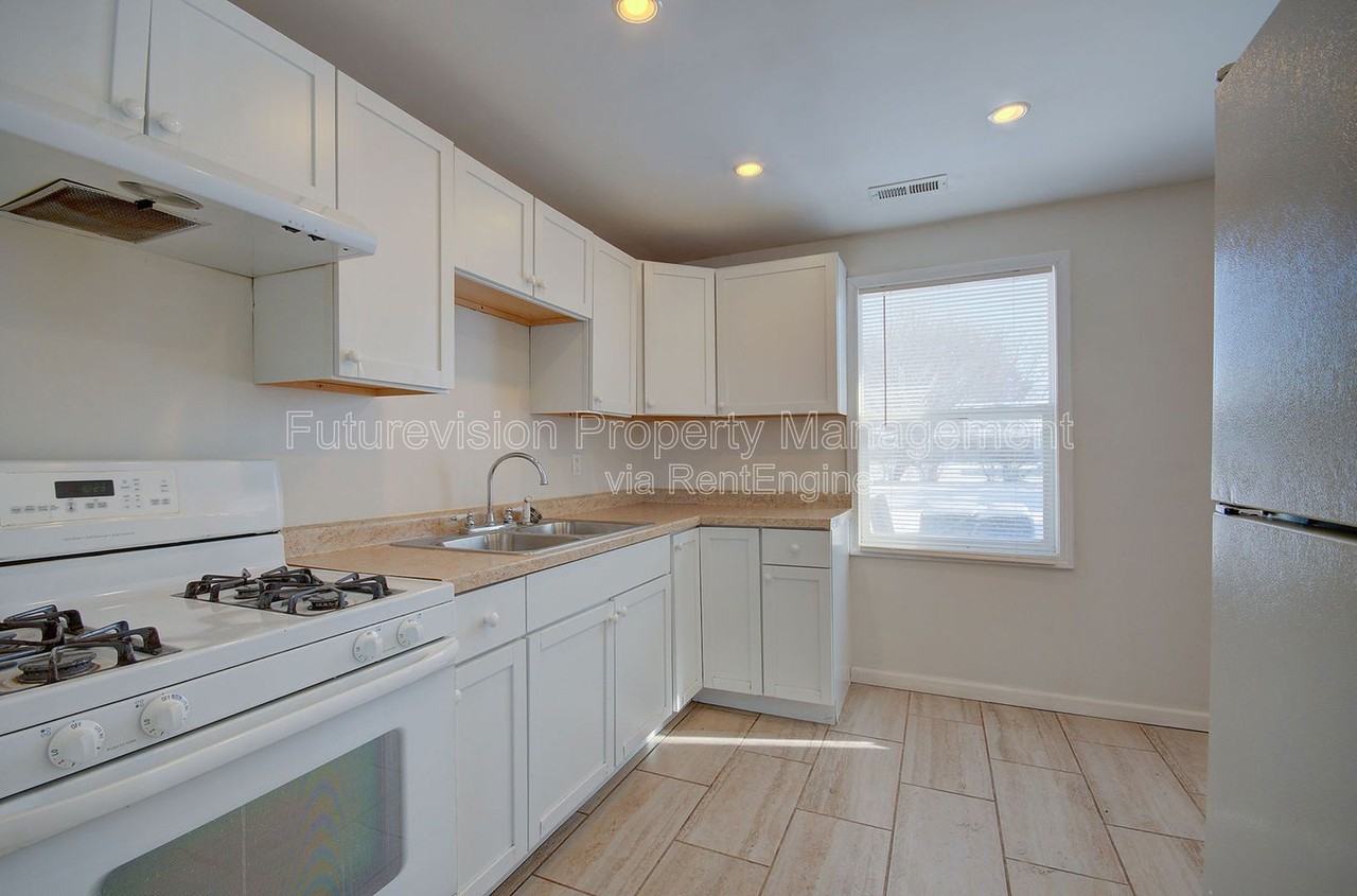 1512 N May St - Photo 4 of 12